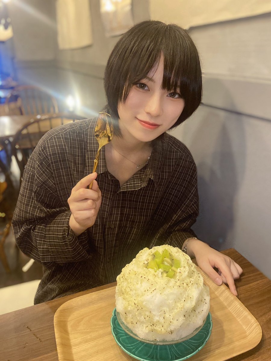 skill_itsuka's tweet photo. おはよ〜！！☀️
今日のラッキースイーツはかき氷です🍧🥝

 #スキルスキ  #いつかのきおく https://t.co/33PHVskcS8