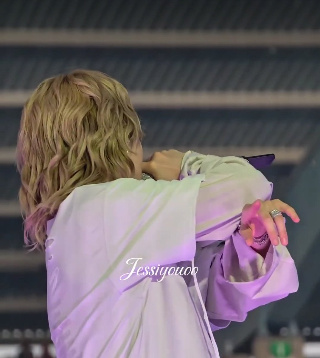 isjiminblonde's tweet photo. wavy hair so pretty https://t.co/ubEqwVrroD