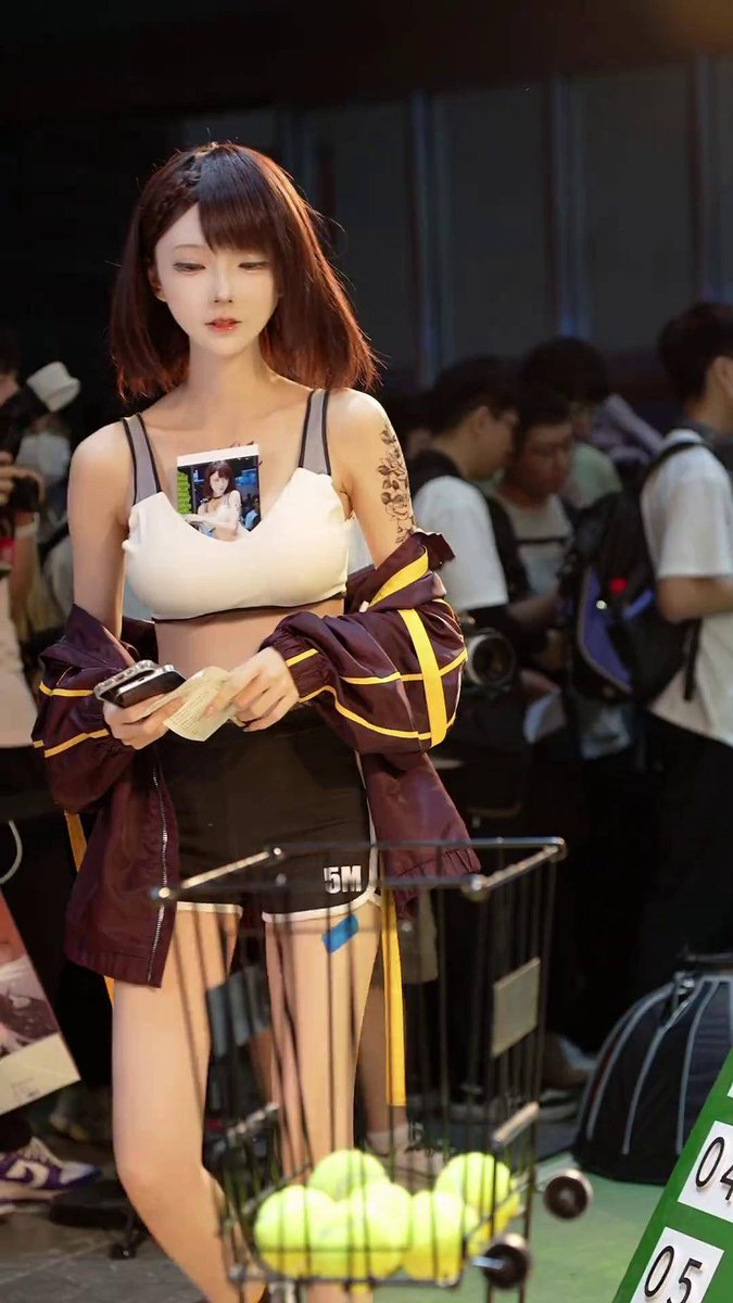 maya68811's tweet photo. Just had an amazing day at the local comic con! Met my favorite cosplayers, scored limited-edition merch and made so many awesome memories  #ComicConAdventure https://t.co/gaQO8kJ0Xo