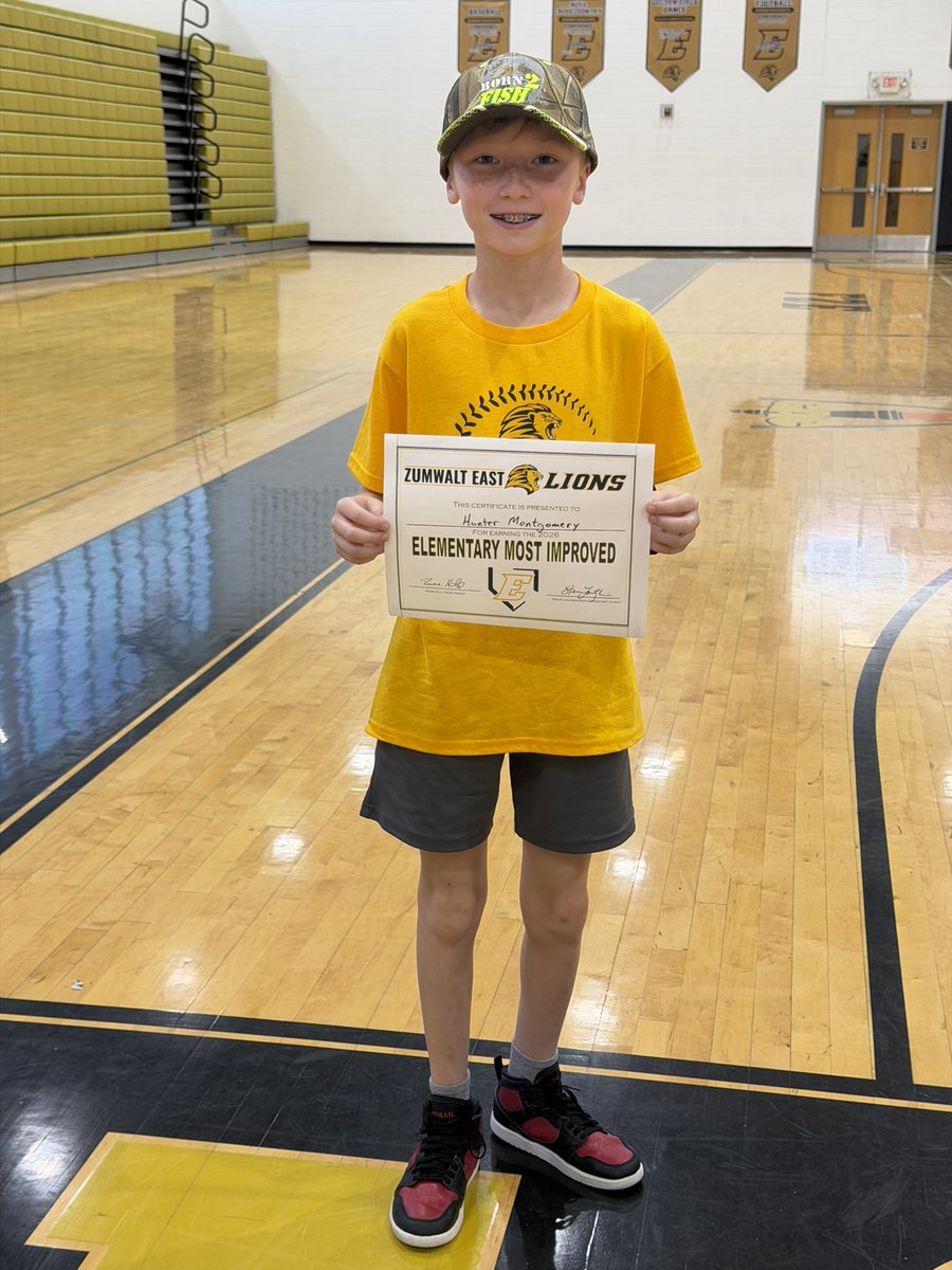FZE_Baseball's tweet photo. Elementary School Most Improved player: Hunter Montgomery https://t.co/B9OB1R6BI9