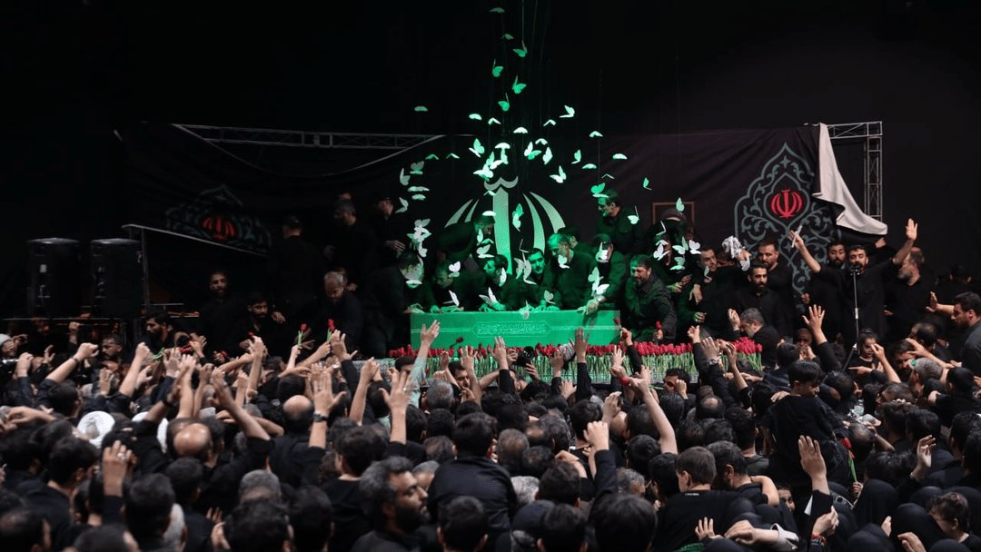 alamimehr's tweet photo. یکی دو روز دیگه شاهد اربعینی قبل از اربعین حسینی، حس و حال عراق در ایران و کربلایی در تهران خواهیم بود؛
این تجربه تلخ برامون چقدر عجیب و جانکاهه آقاجان... 

#تشييع_القائد_المعظم
#تشييع_إمام_المستضعفين 
#رهبر_شهیدم https://t.co/4tATUGss5b