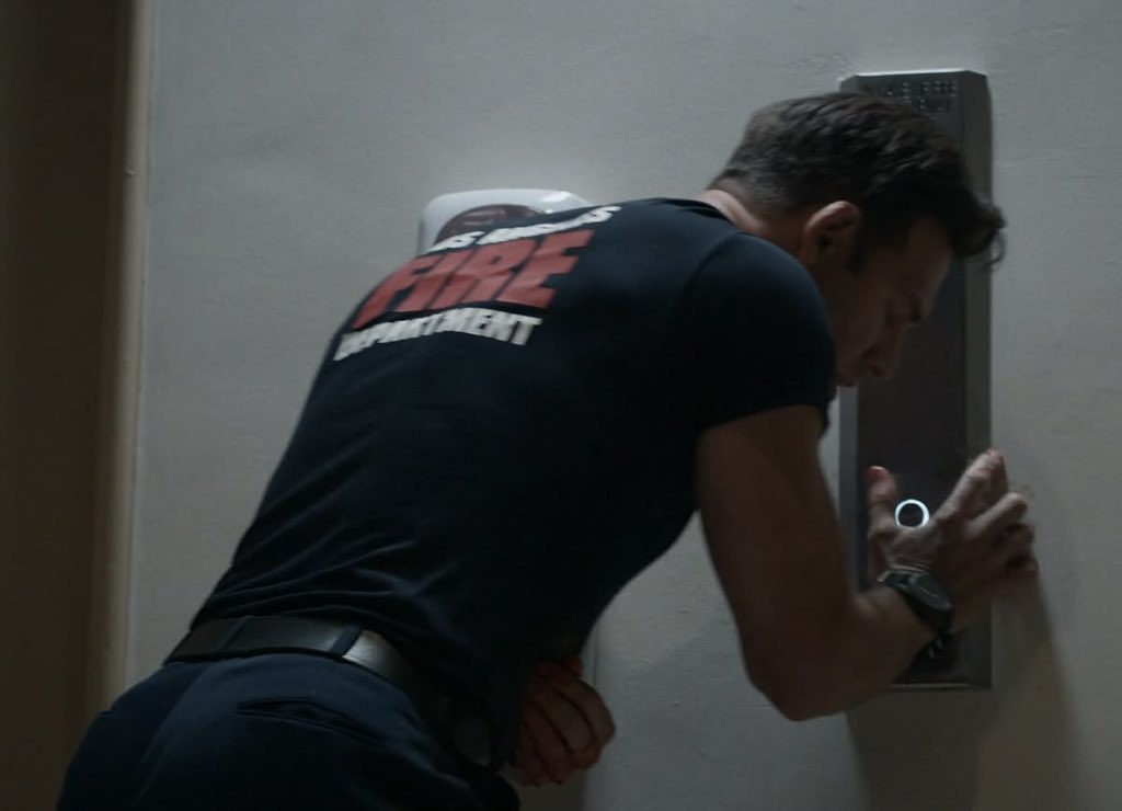 diazstark's tweet photo. still one of the craziest screencaps of his ass like what could you possibly need all that for ?? for your best friend to grab, slap, and pound ??? https://t.co/Wfxbg73uPj