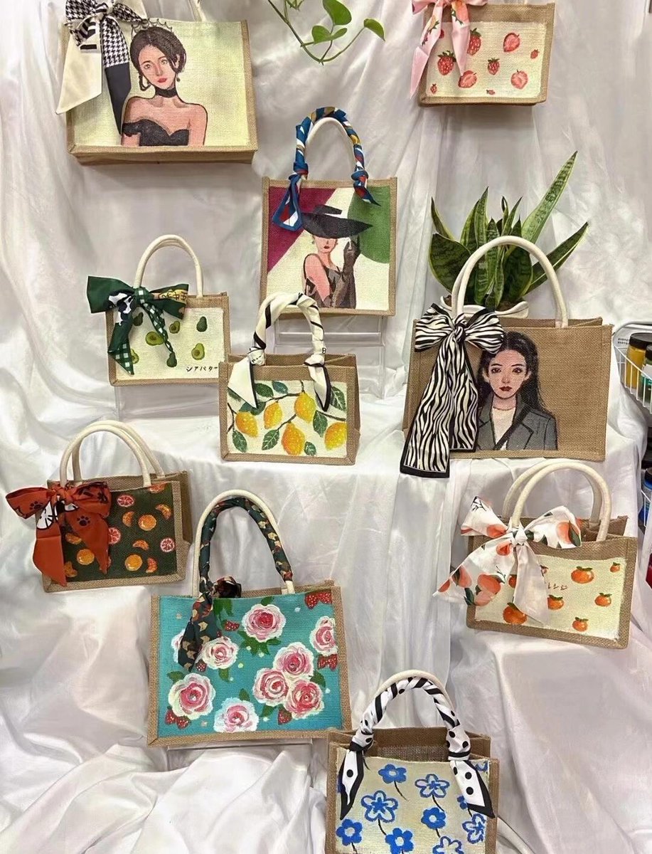 bazylevaph's tweet photo. Got a boring thrifted tote DIY it with some fabric paint u0026 a stencil — 10 mins of work, now it’s my new favorite daily carry! https://t.co/czN04PeRi2
