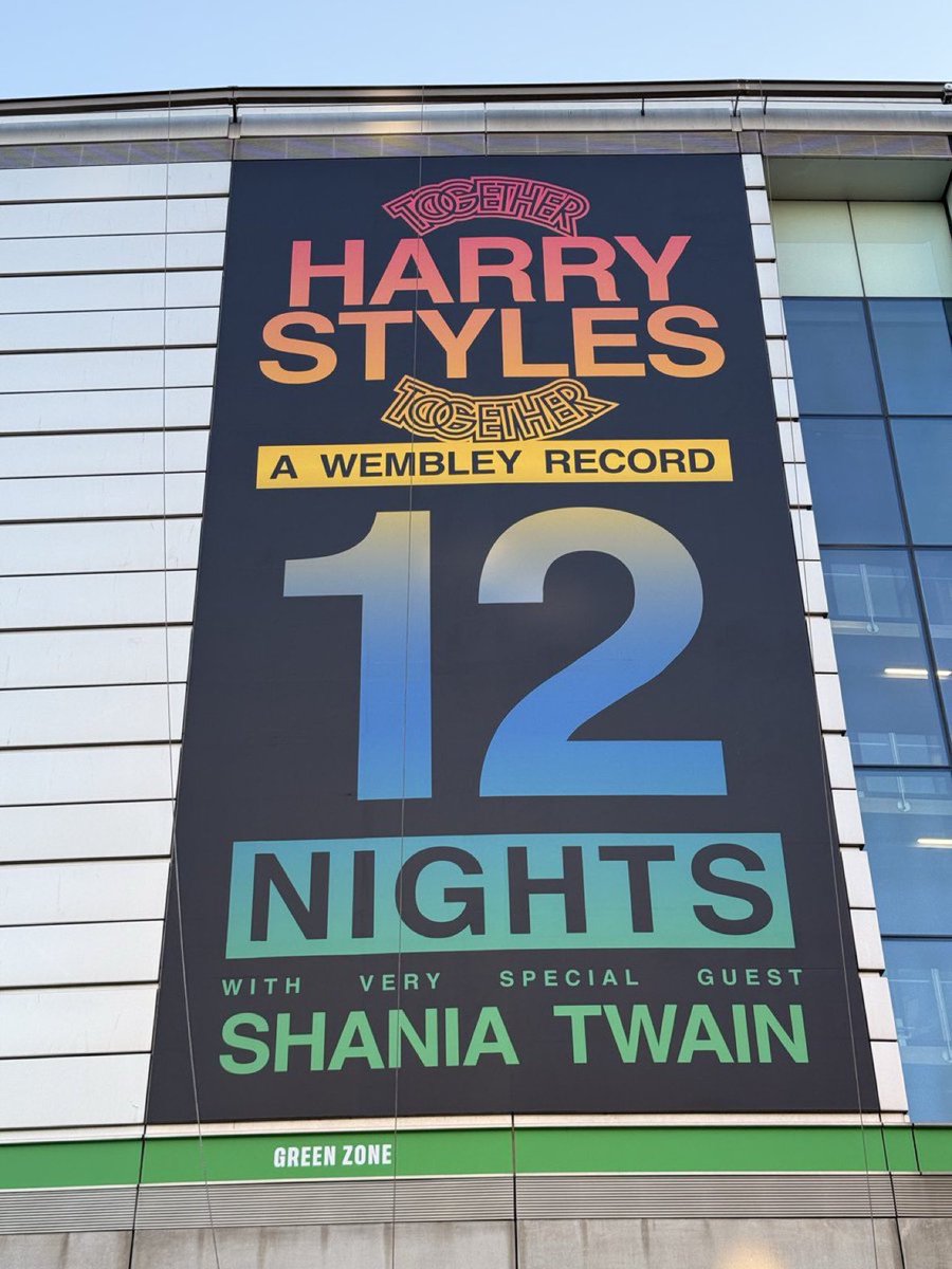 HS_News_2's tweet photo. New banner at Wembley Stadium https://t.co/061IqaSoyU