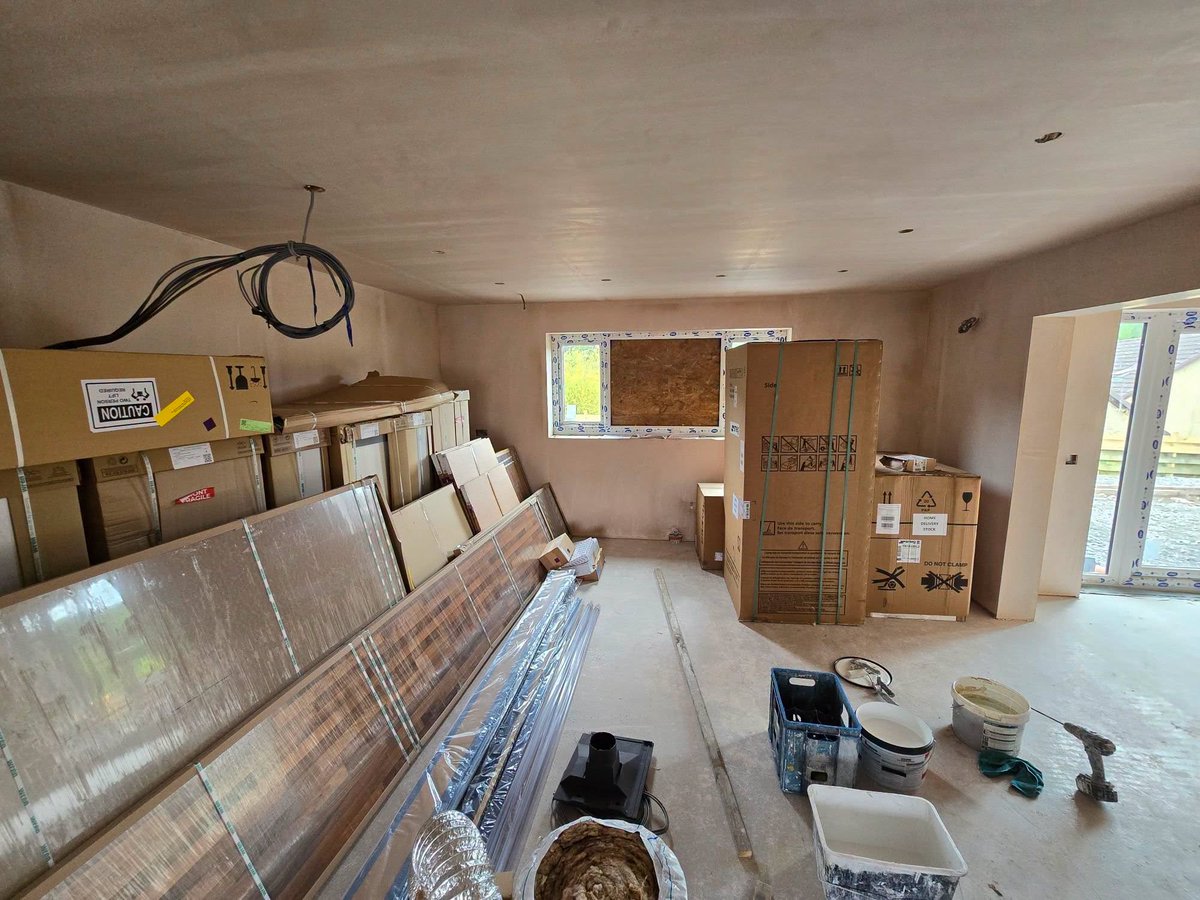 DecoratorsU's tweet photo. "The room is ready. We need you in now".
#preparation #workllife #customer https://t.co/THaql4zj91
