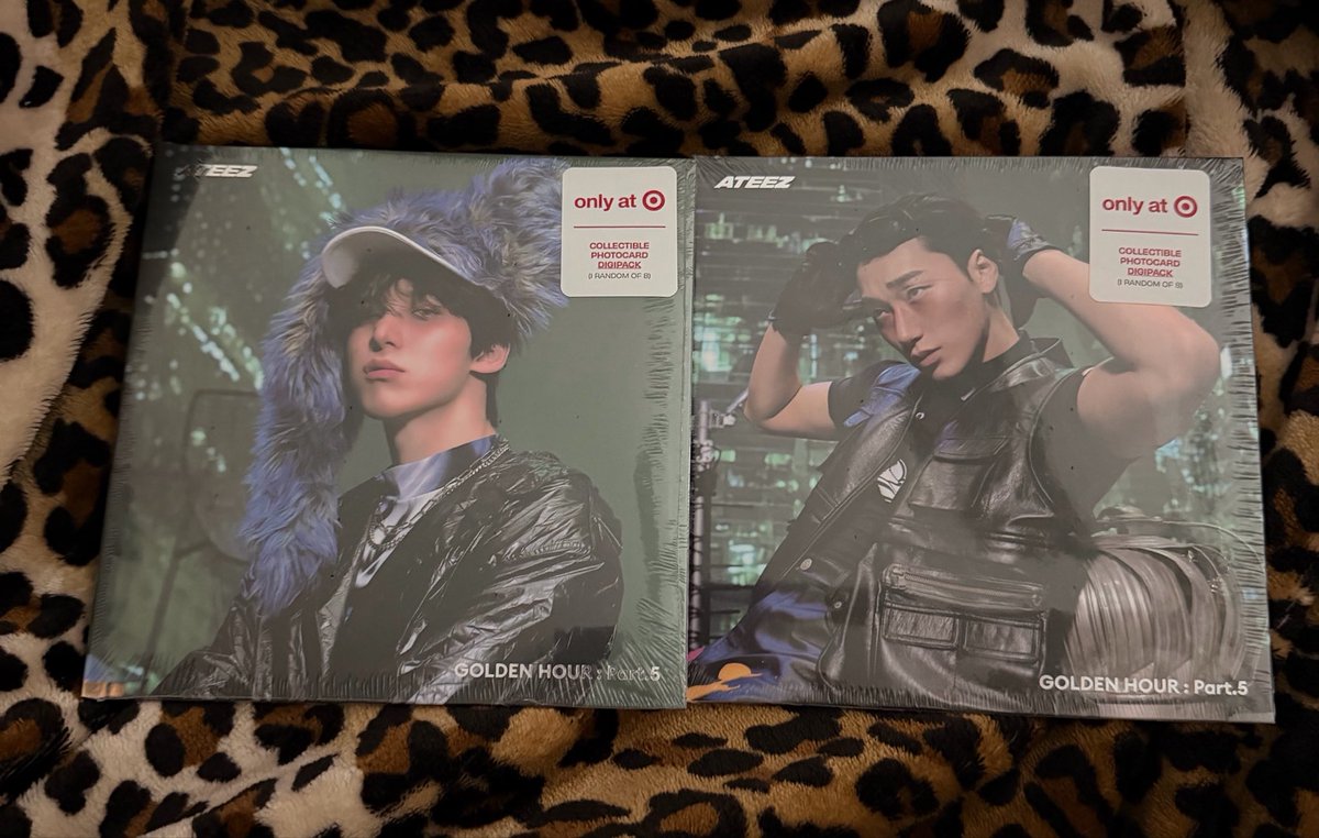 atinyhelloworld's tweet photo. yesss i was able to find san and yunhos digi pack! now i have ot8 https://t.co/UTleVvZJEx