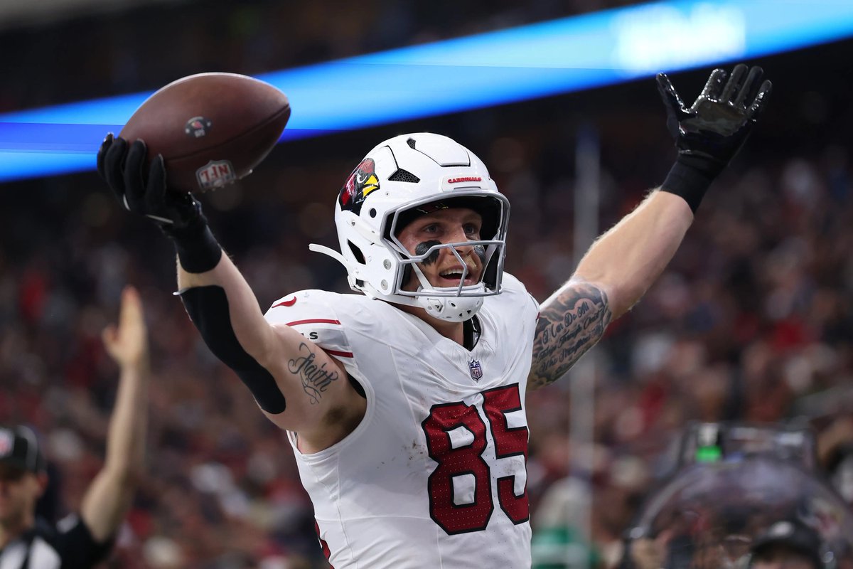 SleeperNFL's tweet photo. Cardinals' Trey McBride says "there's no Arizona fans in Arizona."

"Living in Arizona, you know, no one’s from Arizona. Everyone has moved in from another state, so they’re all fans of their own team. It’s a tough deal."

Facts or nah? (via @BussinWTB) https://t.co/1PhE4AFK7U