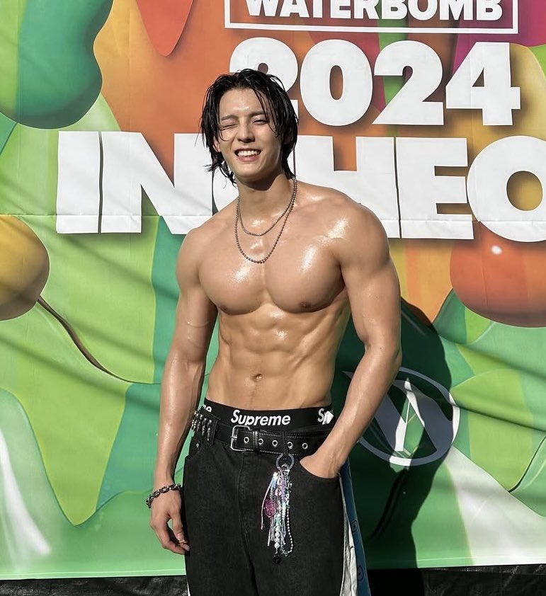 musle_elite's tweet photo. K-POPアイドルで一番筋肉ある人、知ってる？

▼ イ・ミンヒョク
・35歳（1990年生まれ）
・身長171cm / 推定体重75kg
・韓国グループ「BTOB」のリードラッパー https://t.co/b6Pkln1tkK