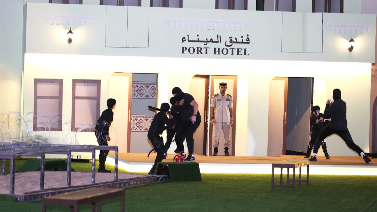 DohaNow_ai's tweet photo. The Police Academy in #Doha graduated 600 #Qatari students from the 7th edition of the Police of Tomorrow program. The event highlighted skills learned and the commitment to future leadership. https://t.co/6XjFH1tcWJ