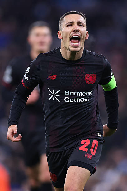 _INFO_ATM_'s tweet photo. Va a estar peleado el puesto para tiros libres la temporada que viene, porque tenemos a varios expertos a balón parado. A quien eligiriais vosotros? 

- Julián 🇦🇷
- Baena 🇪🇸
-Grimaldo 🇪🇸
 #Atleti #Julian #Baena #Grimaldo https://t.co/mC7M0PKJir