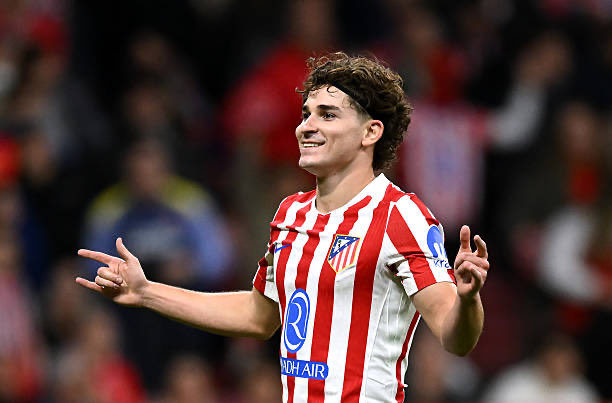 _INFO_ATM_'s tweet photo. Va a estar peleado el puesto para tiros libres la temporada que viene, porque tenemos a varios expertos a balón parado. A quien eligiriais vosotros? 

- Julián 🇦🇷
- Baena 🇪🇸
-Grimaldo 🇪🇸
 #Atleti #Julian #Baena #Grimaldo https://t.co/mC7M0PKJir