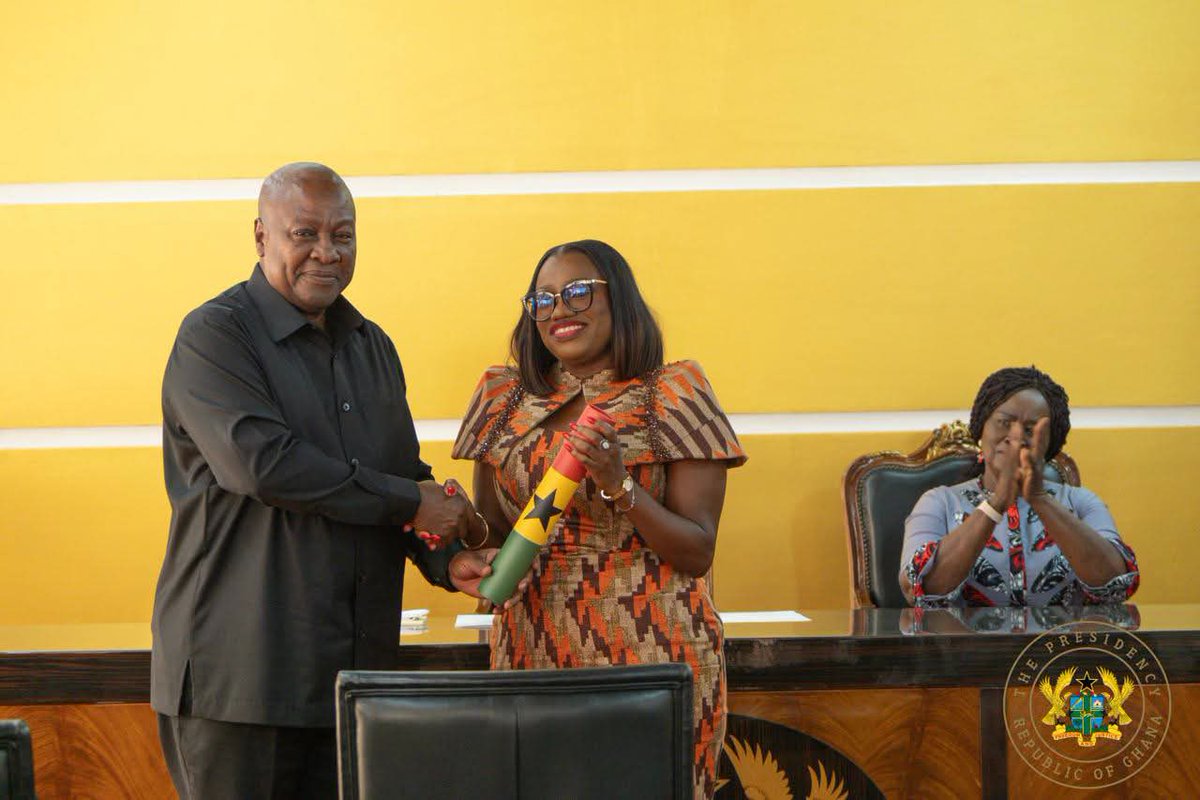 GhanaPresidency's tweet photo. #AuditorGeneral #MahamaThePresident https://t.co/piM8NhX9pc
