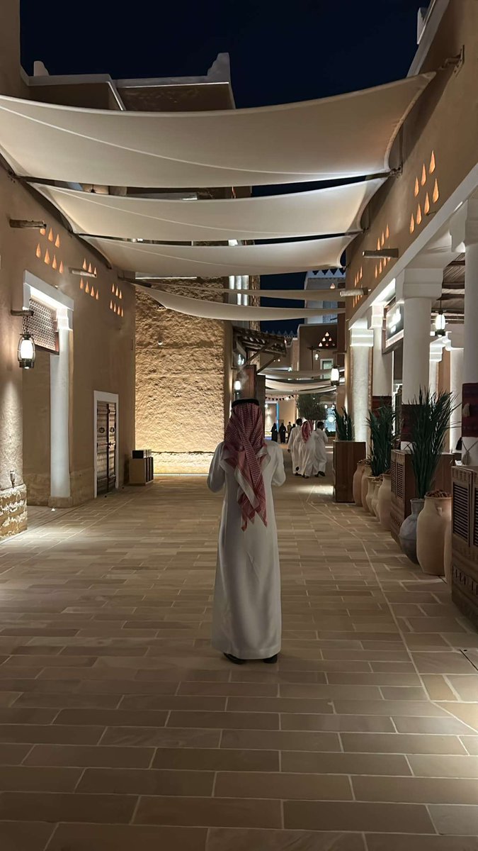 dlyiofeli's tweet photo. استميل لـ عزلتي وأبعد ولا عندي سبايب
غير حبّي للهدوء  .. اللي عن اللجَّة مبدَّا https://t.co/T7AcO0l6IV