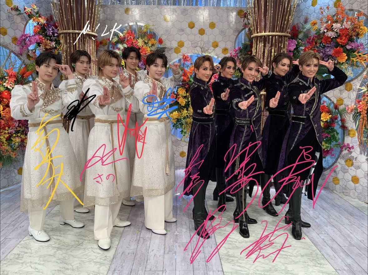 minipandashuke's tweet photo. もう昨日からずーっとずーっと嬉しすぎて滅！おーい極美慎君こっちゃんに抱きつくな！😜大好きな礼真琴さんと一緒に生中継でこっちゃんに見てもらって笑顔をもらってそれを見てもっと笑顔になってるかりんちゃん可愛すぎる！花男になったね！M!lkと花組の共演もっとやって〜　#FNS歌謡祭夏 https://t.co/pj0cg9q4AG