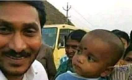 Rajkumar9992005's tweet photo. @Yaghnesh1 Inkodu evado as it is ni review copy kottesi pettesadu , Srikanth odela dp undhi vaadiki , okkasari check chey ...or nuvvu vaadi deggara nundi copy dengava 😂😂😂🤝😉 https://t.co/jrHAjuud1K