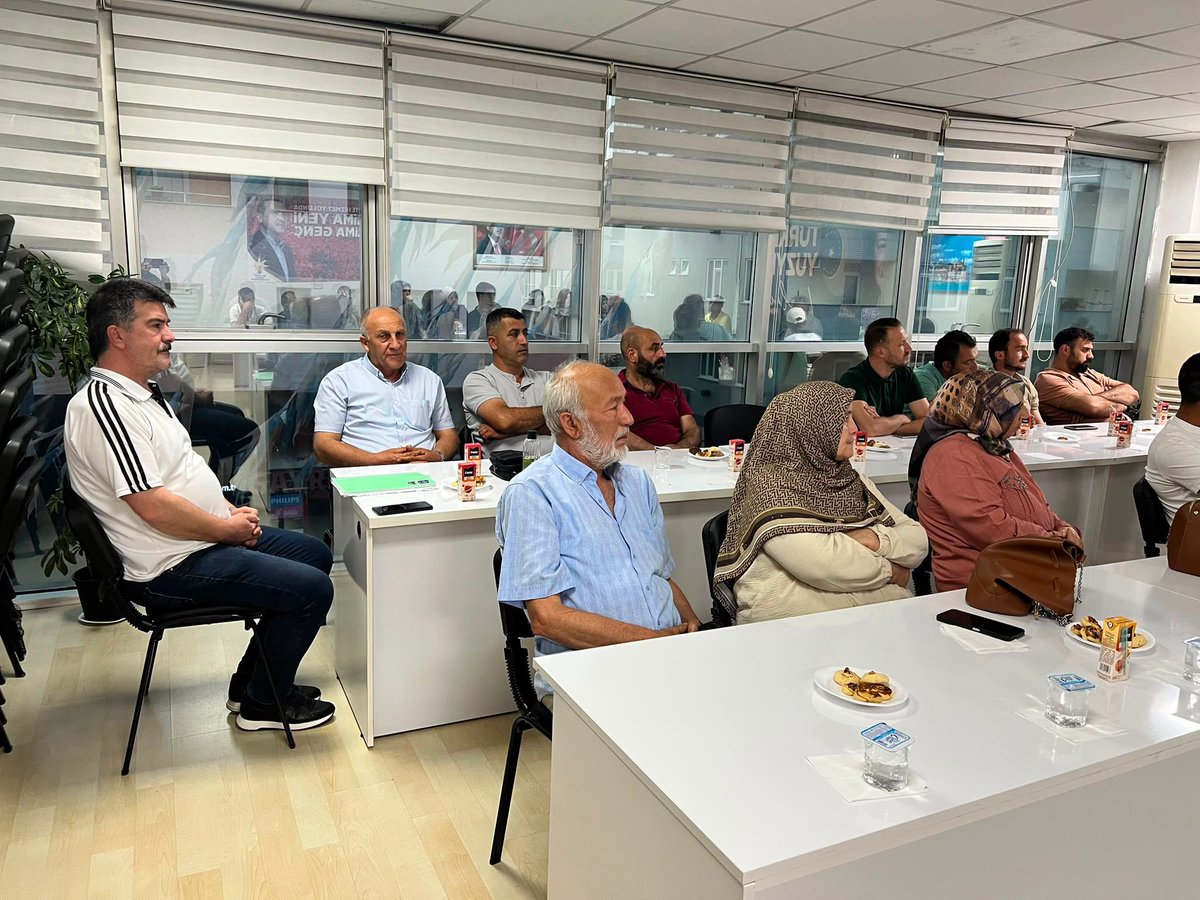 AkPartiDerincee's tweet photo. ..İlçe Yöneticilerimiz Hacer Günç,Murat Kardaş ve mahalle yönetimimizin katılımı ile toplantımızı gerçekleştirdik.
#AKPartiDerince 🇹🇷 @mstftrpn https://t.co/4HEJDxWTRp