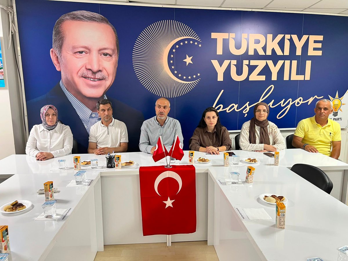AkPartiDerincee's tweet photo. ..İlçe Yöneticilerimiz Hacer Günç,Murat Kardaş ve mahalle yönetimimizin katılımı ile toplantımızı gerçekleştirdik.
#AKPartiDerince 🇹🇷 @mstftrpn https://t.co/4HEJDxWTRp