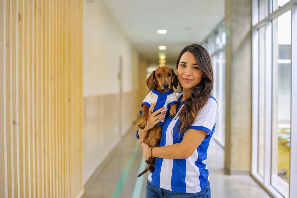 chivopets's tweet photo. El Mundial se vive con emoción… y con la mejor compañía. ⚽

Porque nuestros peludos también forman parte de cada celebración. 🐶💙 https://t.co/iuqMkNRixA