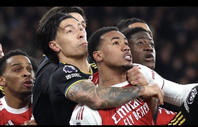 Henreecoal's tweet photo. @_AsiwajuLerry Imagine Gabriel scoring despite being held like this 😂. Now imagine him when EPL finally applied the rule your lame a** is talking about. Gabriel without being screen charging towards the ball will be a scary sight. Not for us though 😂😂😂😂 COYG https://t.co/7XbYpZDWFa