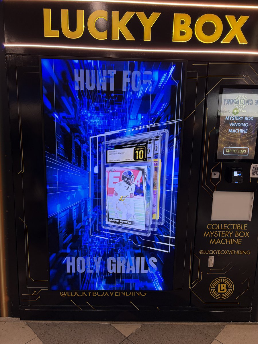 mpc12pats's tweet photo. @CardPurchaser just spotted in the airport. Know anything about these vending machines or seen these before?? https://t.co/nDv3mVpsUH