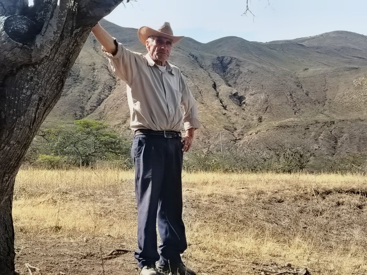 Agricultura_CZ6's tweet photo. #Azuay | Atendimos una solicitud ciudadana canalizada a través de la plataforma #GobiernoATuLado, en el sector Poetate, parroquia El Progreso, cantón #Nabón, reafirmando el compromiso del MAGP de brindar atención oportuna y acompañamiento a los productores. 🌱🤝 https://t.co/qifcVALQjB