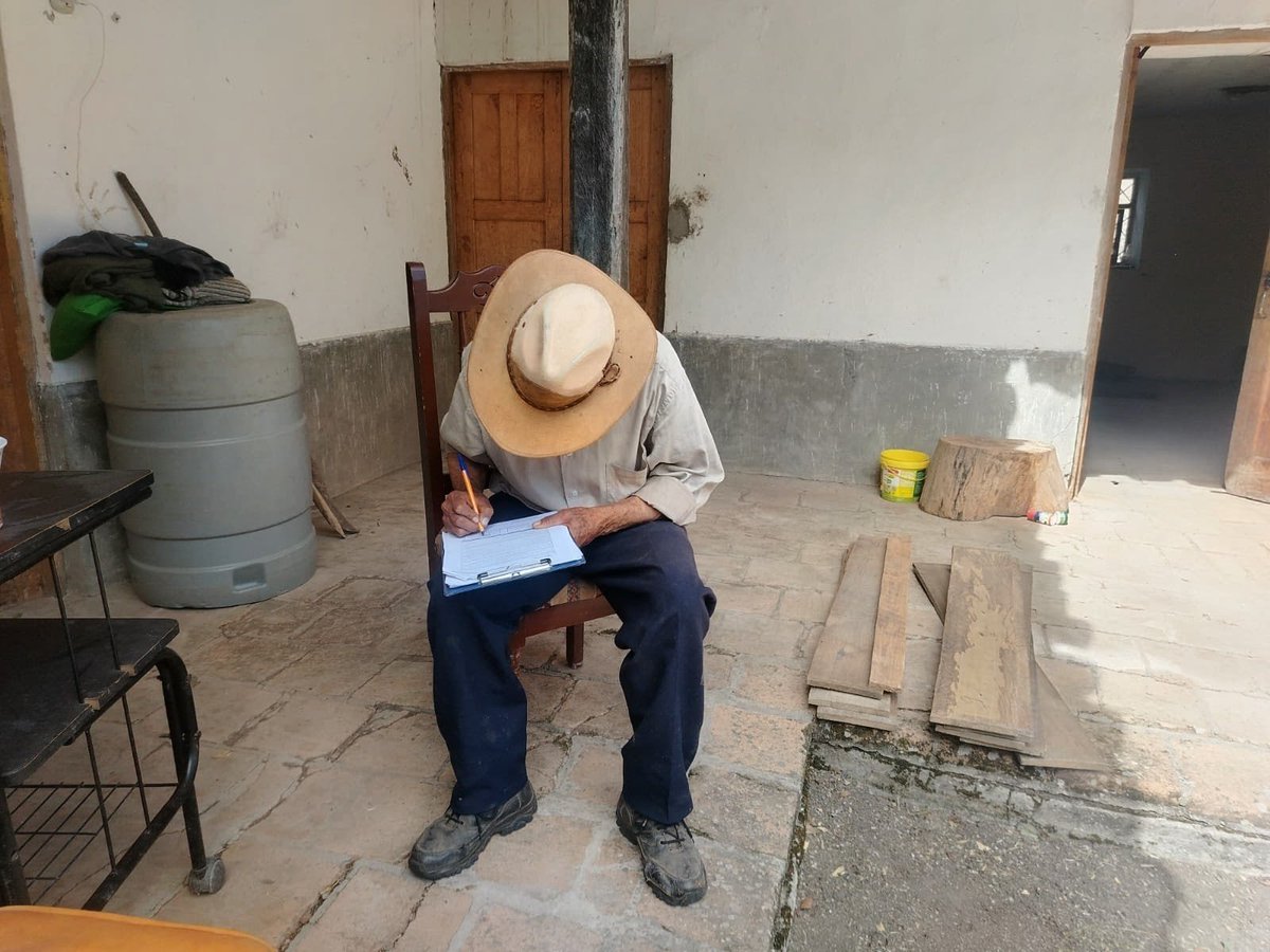 Agricultura_CZ6's tweet photo. #Azuay | Atendimos una solicitud ciudadana canalizada a través de la plataforma #GobiernoATuLado, en el sector Poetate, parroquia El Progreso, cantón #Nabón, reafirmando el compromiso del MAGP de brindar atención oportuna y acompañamiento a los productores. 🌱🤝 https://t.co/qifcVALQjB