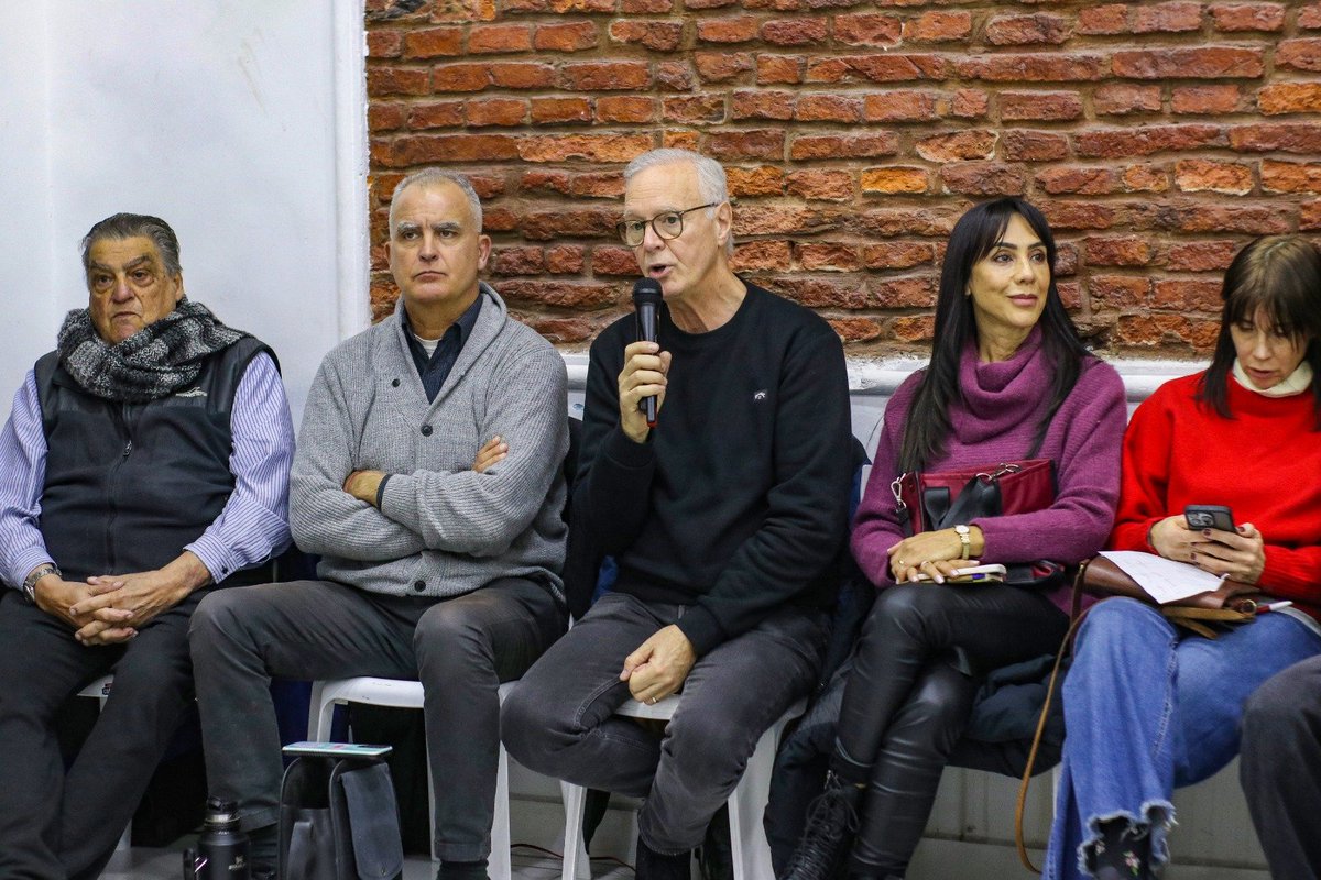 MDAFmoreno's tweet photo. Participamos del Primer Plenario Federal de @MDFSALUDoficial , un espacio de construcción colectiva para organizar la defensa de la salud pública y seguir fortaleciendo un proyecto político para nuestro pueblo.

Hay otro camino 🇦🇷✌️ https://t.co/aUQVINSTwK