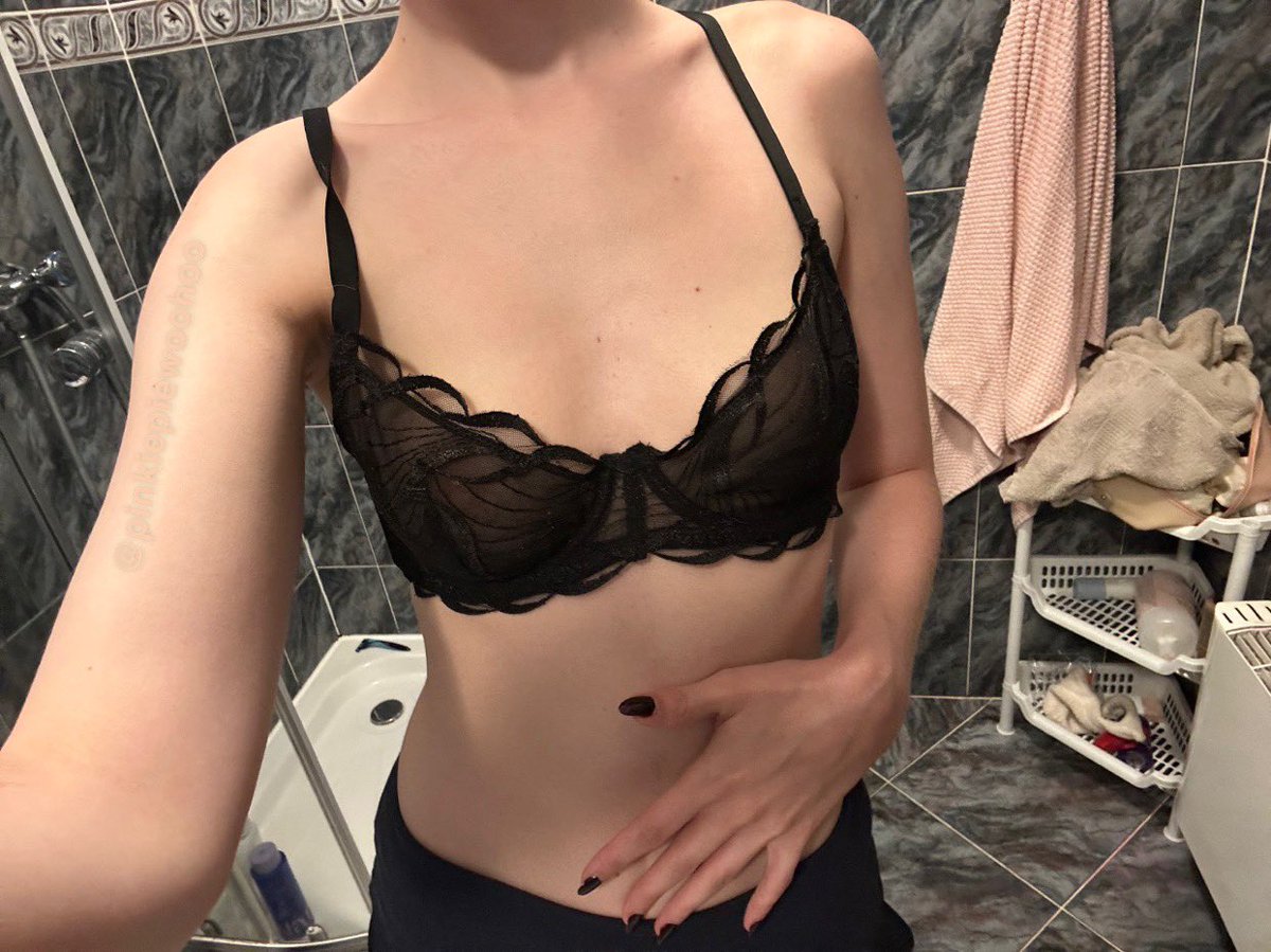 pinkiepiewoohoo's tweet photo. Before a shower in lace🕷️🕸️ https://t.co/lcbjaAsVHX