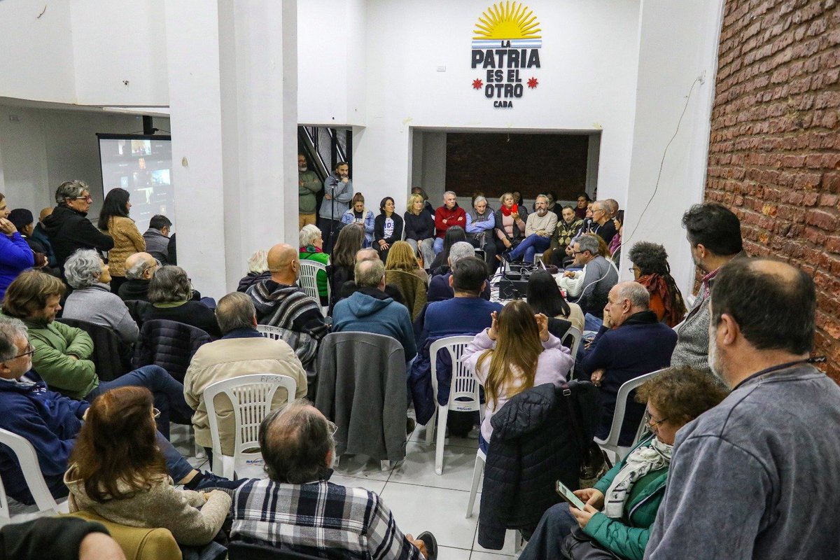 MDAFmoreno's tweet photo. Participamos del Primer Plenario Federal de @MDFSALUDoficial , un espacio de construcción colectiva para organizar la defensa de la salud pública y seguir fortaleciendo un proyecto político para nuestro pueblo.

Hay otro camino 🇦🇷✌️ https://t.co/aUQVINSTwK