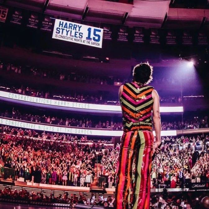 ghostinkissys's tweet photo. HARRY’S BANNERS IN MSG AND WEMBLEY :,) https://t.co/PJjPJOFbgN