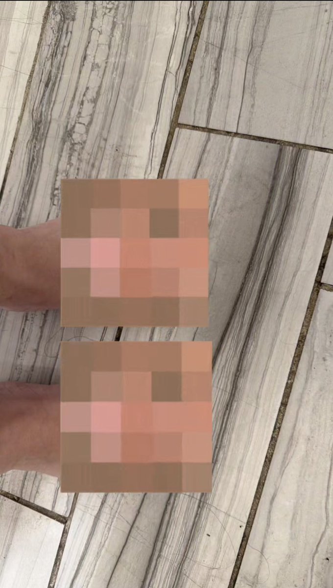 mispieseses's tweet photo. vendiendo fotos! #footfetısh #feetfetısh selling! DM for prices #footseller #toes https://t.co/XgtL2on62S