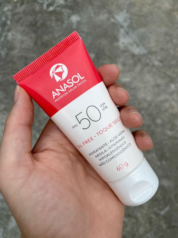 comprasdaannie's tweet photo. protetor solar: anasol toque seco

fica sequinho no rosto, perfeito pra pele oleosa
etapa essencial, não adianta passar sérum pra tirar manchas se vc nao usa protetor solar pra prevenir novas manchas

preço: entre 35 e 40 reais

https://t.co/nx7ENvehJ9 https://t.co/TO1x2qMm6i