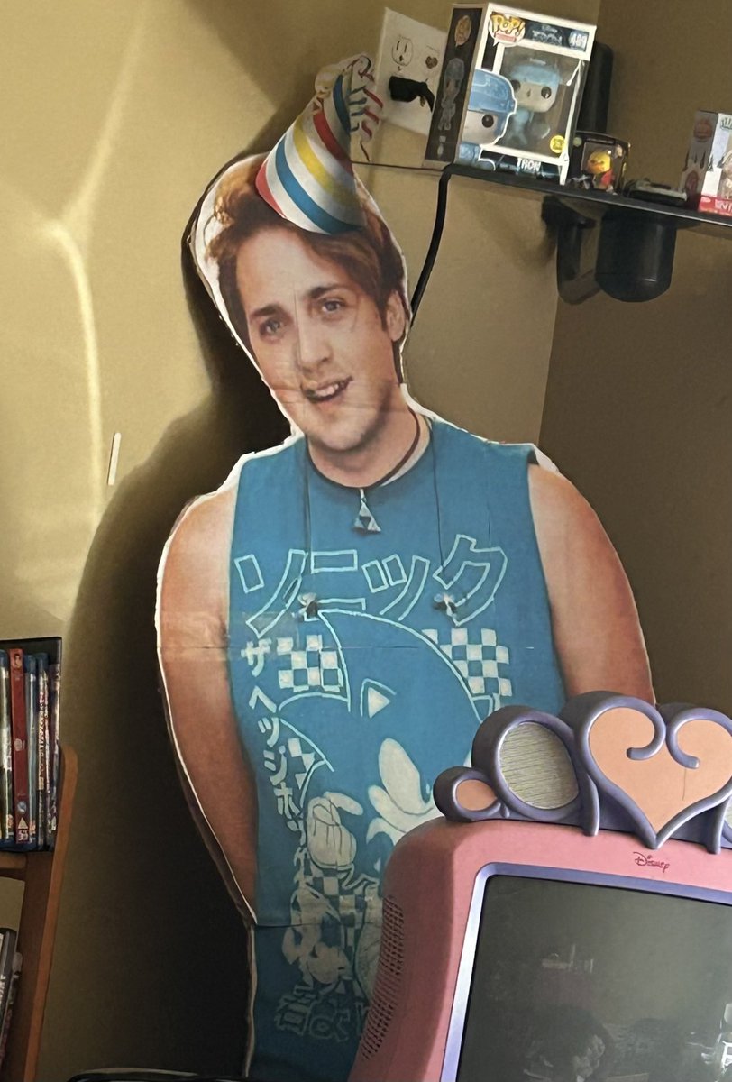 5SOSUnited101's tweet photo. Happy birthday @underscoregeoff 

(Honestly can’t believe this cardboard cutout is a 6 months old diy project) https://t.co/MSpS4o4BAJ