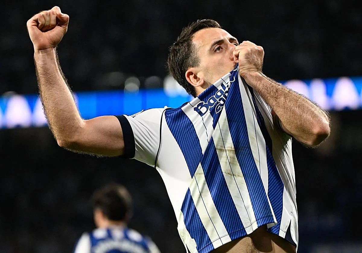 andoniotxo_'s tweet photo. Ni una mínima duda contigo Mikel. 

Vendrán a pagar tu cláusula los mejores clubes del mundo sin saber que ya estás en el que para ti es el mejor.

Tu destino, ser el mejor futbolista de nuestra historia.

#RealSociedad https://t.co/3oDZZXnkYJ