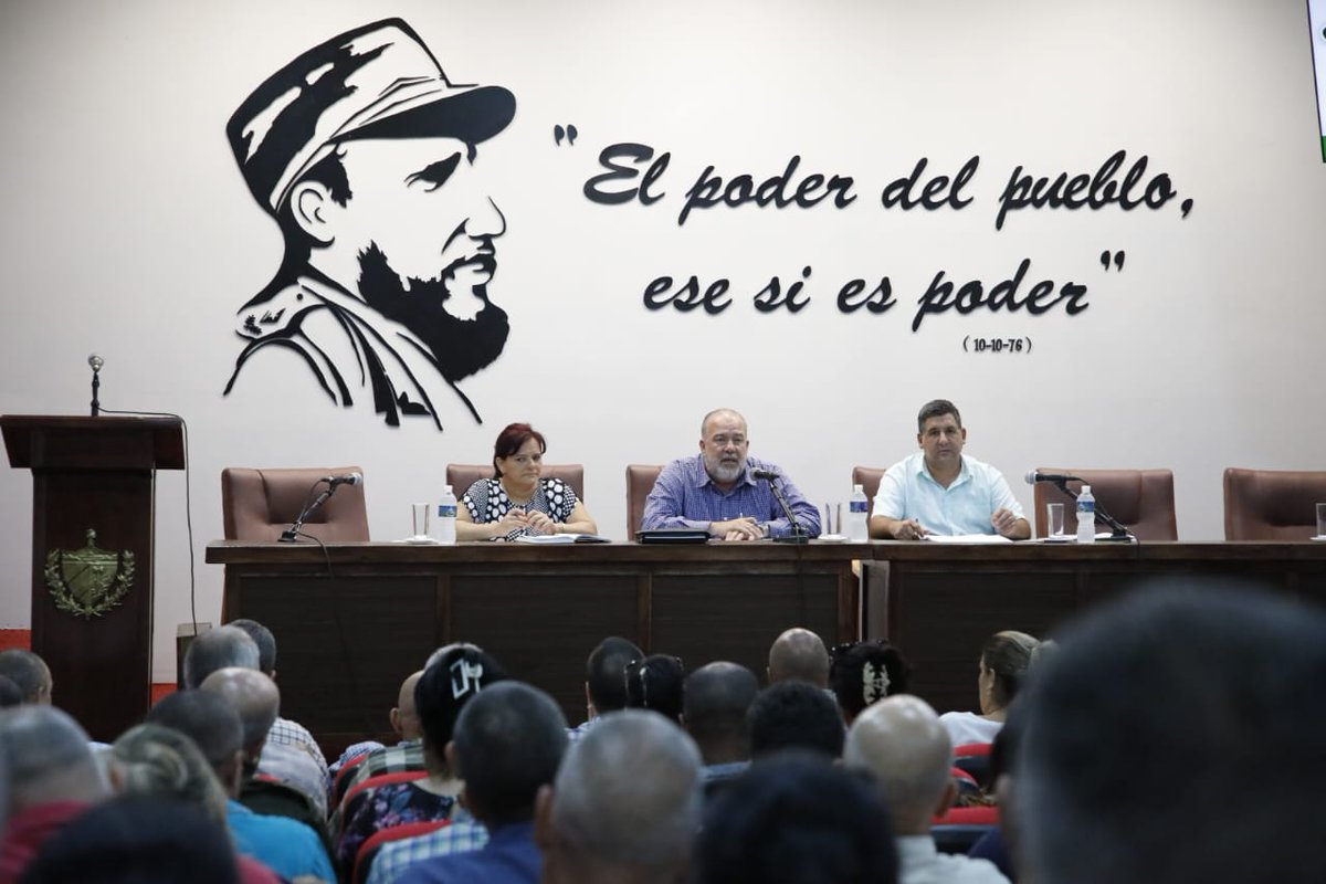 MMarreroCruz's tweet photo. En Pinar del Río, sede del 26, intercambiamos con las máximas autoridades sobre la implementación de las transformaciones económicas y sociales. 

Tenemos que desatar nuestras fuerzas productivas, actuar con agilidad y preparar a los municipios para las nuevas responsabilidades. https://t.co/LwHwoLUt2G
