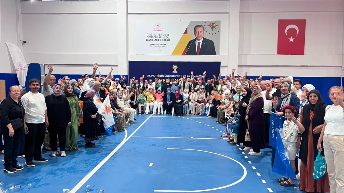 akgncbcekmece's tweet photo. Mimarsinan Kapalı Spor Salonu’nda düzenlediğimiz Üye Buluşmamızı yoğun katılımla gerçekleştirdik.

Katılım sağlayan tüm üyelerimize teşekkür ediyor, birlik ve beraberliğimizi güçlendirerek yolumuza kararlılıkla devam ediyoruz 🇹🇷

#BüyükçekmeceİçinAKGençlik https://t.co/LklDgSO41y