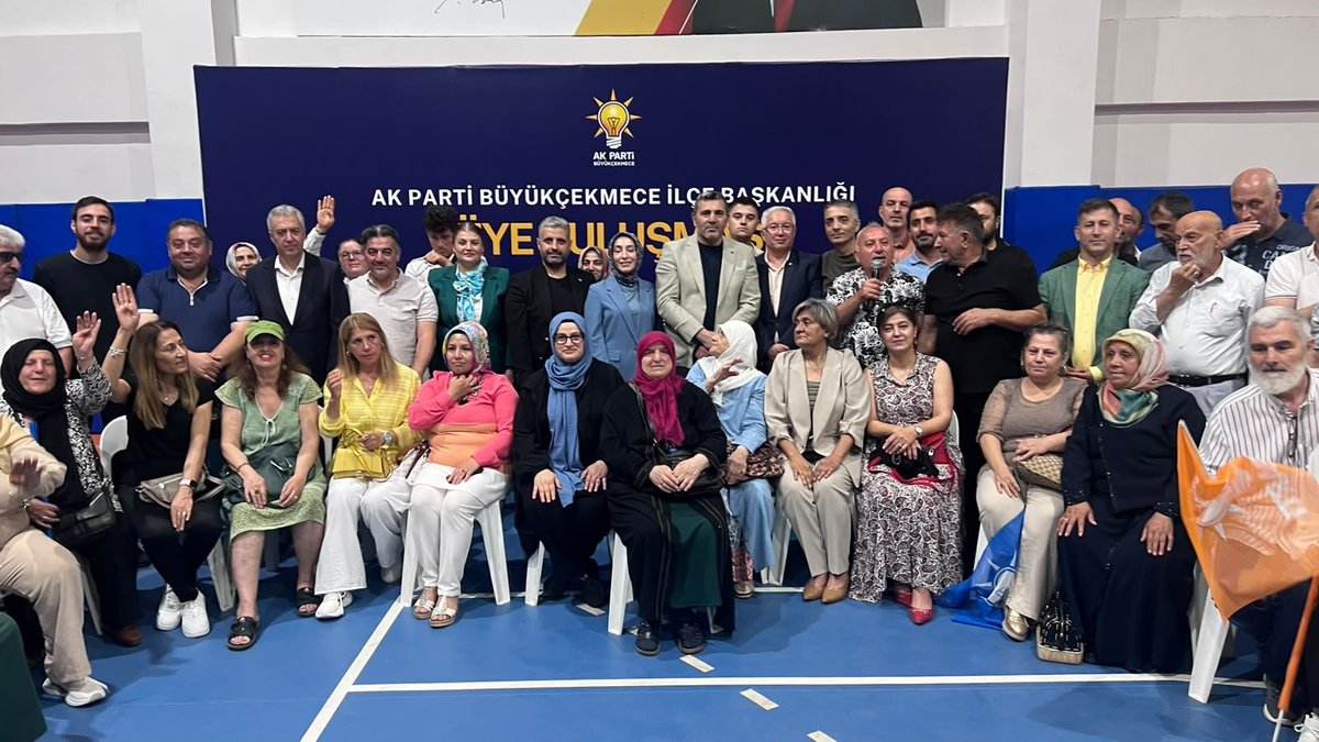 akgncbcekmece's tweet photo. Mimarsinan Kapalı Spor Salonu’nda düzenlediğimiz Üye Buluşmamızı yoğun katılımla gerçekleştirdik.

Katılım sağlayan tüm üyelerimize teşekkür ediyor, birlik ve beraberliğimizi güçlendirerek yolumuza kararlılıkla devam ediyoruz 🇹🇷

#BüyükçekmeceİçinAKGençlik https://t.co/LklDgSO41y