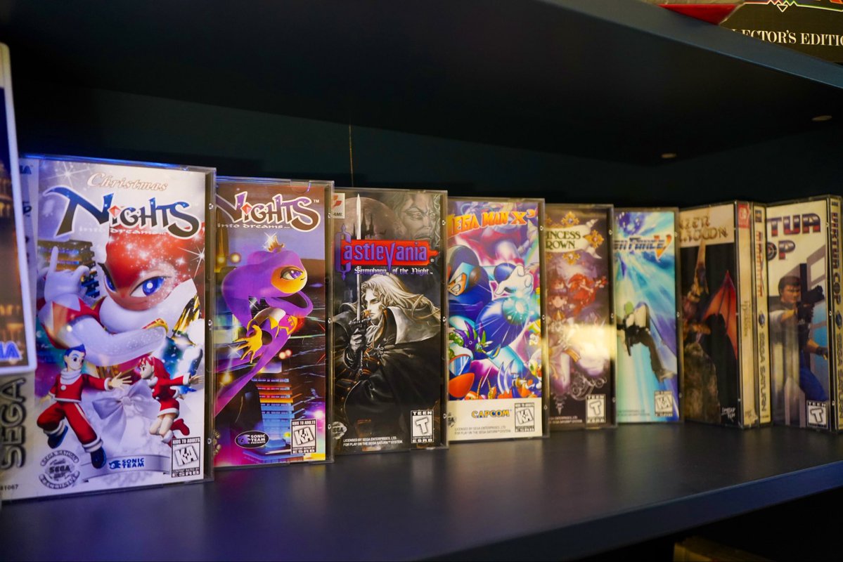 VidalSuperninja's tweet photo. I am so very much in love with my Game collection. No amount of digital hype propaganda, argument about convenience, market trend BS or otherwise is gonna change my mind about this. Physical Media FOREVER! https://t.co/jLt5oDl44S