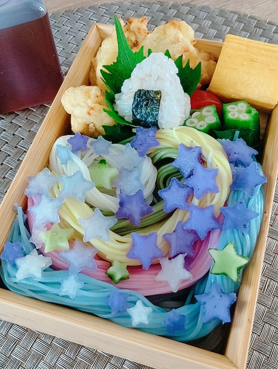 yu_ki05xx's tweet photo. おはようございます

素麺と星にしたら七夕っぽいかなと
思いました(迷走) 🎋 https://t.co/BRhFdR3FtL