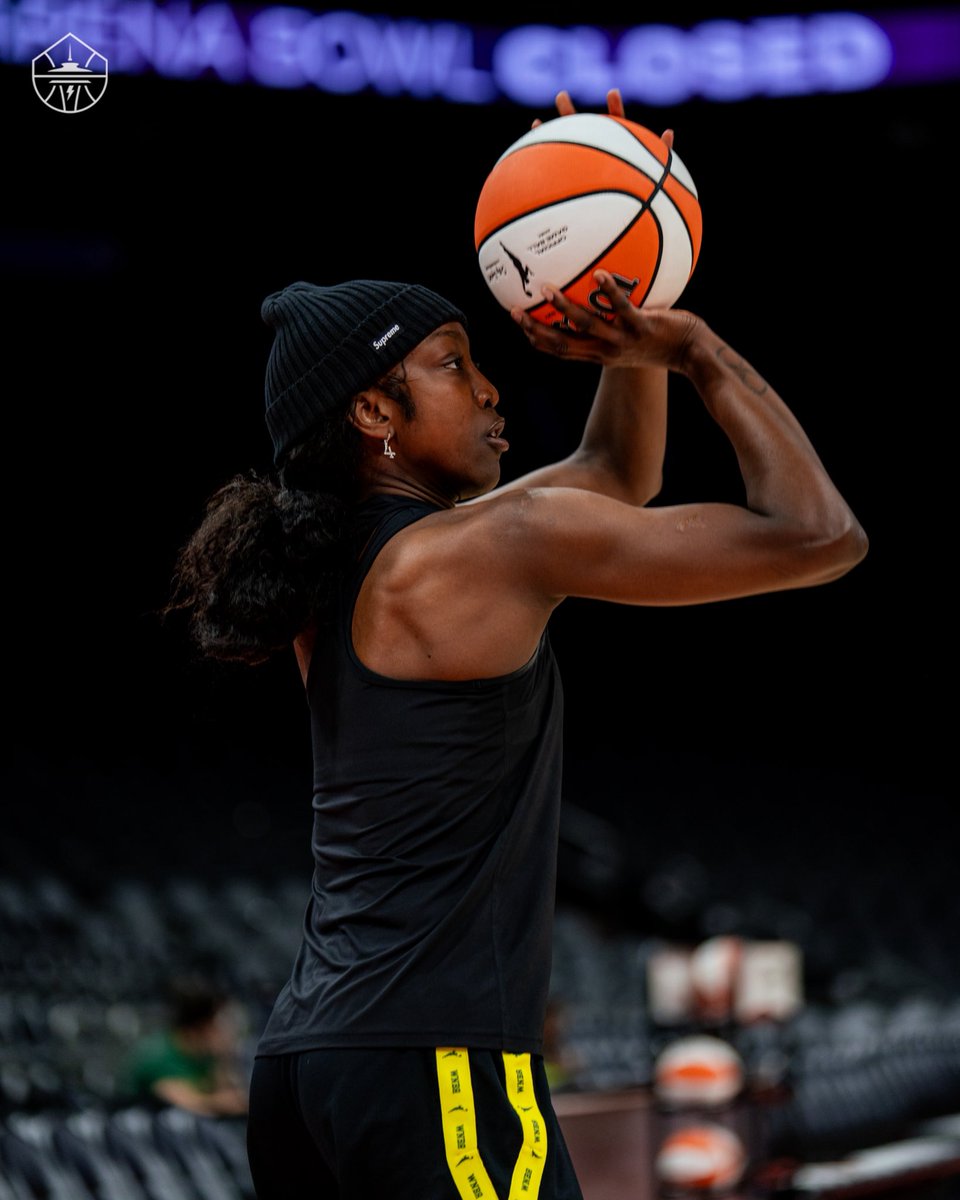 seattlestorm's tweet photo. Game day ready in PHX 🌵 https://t.co/3rXulwtqkv