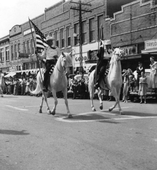 UNTsocial's tweet photo. As America celebrates its 250th birthday this Independence Day, we're looking back at Denton's Bicentennial celebration in 1976. 🇺🇸

Parades, picnics, a 7.6-mile fun run at then-Fouts Field, fireworks, and plenty of #MeanGreenSpirit. 💚

How are you celebrating the Fourth? https://t.co/LhAgetu4JB