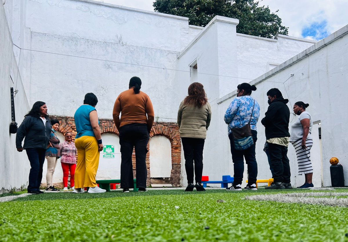 caaesanlazaro's tweet photo. 💙✨ En el #CAAESanLázaro realizamos “La Pasarela de la Autoestima”, una actividad para fortalecer la confianza, reconocer cualidades y promover el respeto y la aceptación. 🌟
Porque fortalecer la autoestima impulsa la recuperación, la inclusión y el bienestar emocional. 💚 https://t.co/Q7Etcp3XNf
