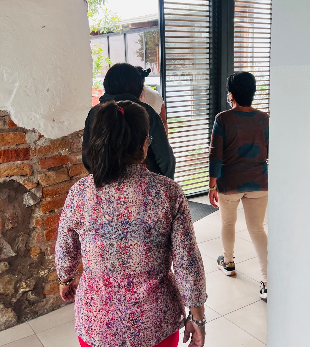 caaesanlazaro's tweet photo. 💙✨ En el #CAAESanLázaro realizamos “La Pasarela de la Autoestima”, una actividad para fortalecer la confianza, reconocer cualidades y promover el respeto y la aceptación. 🌟
Porque fortalecer la autoestima impulsa la recuperación, la inclusión y el bienestar emocional. 💚 https://t.co/Q7Etcp3XNf