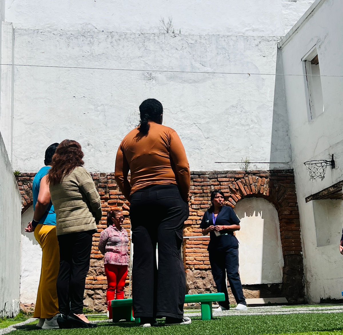 caaesanlazaro's tweet photo. 💙✨ En el #CAAESanLázaro realizamos “La Pasarela de la Autoestima”, una actividad para fortalecer la confianza, reconocer cualidades y promover el respeto y la aceptación. 🌟
Porque fortalecer la autoestima impulsa la recuperación, la inclusión y el bienestar emocional. 💚 https://t.co/Q7Etcp3XNf