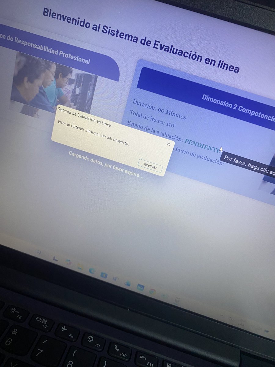 karenpameloor's tweet photo. Mil veces prefiero que me evalúen en el aula. Su sistema es obsoleto por más de que lo actualicen. Miles de Docentes sin poder dar la prueba. Perdiendo el tiempo. #Ineval https://t.co/r94v6oeV8l