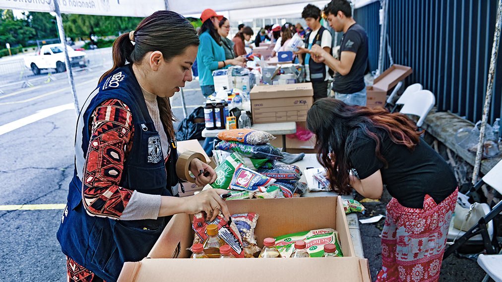 IIUNAM's tweet photo. 🤝 La solidaridad de la comunidad universitaria hace la diferencia.

En solo tres días, el Centro de Acopio #UNAMSolidaria ha reunido aprox. 35 toneladas de ayuda humanitaria para las personas afectadas por los sismos en Venezuela. https://t.co/BCD7pXnlAQ