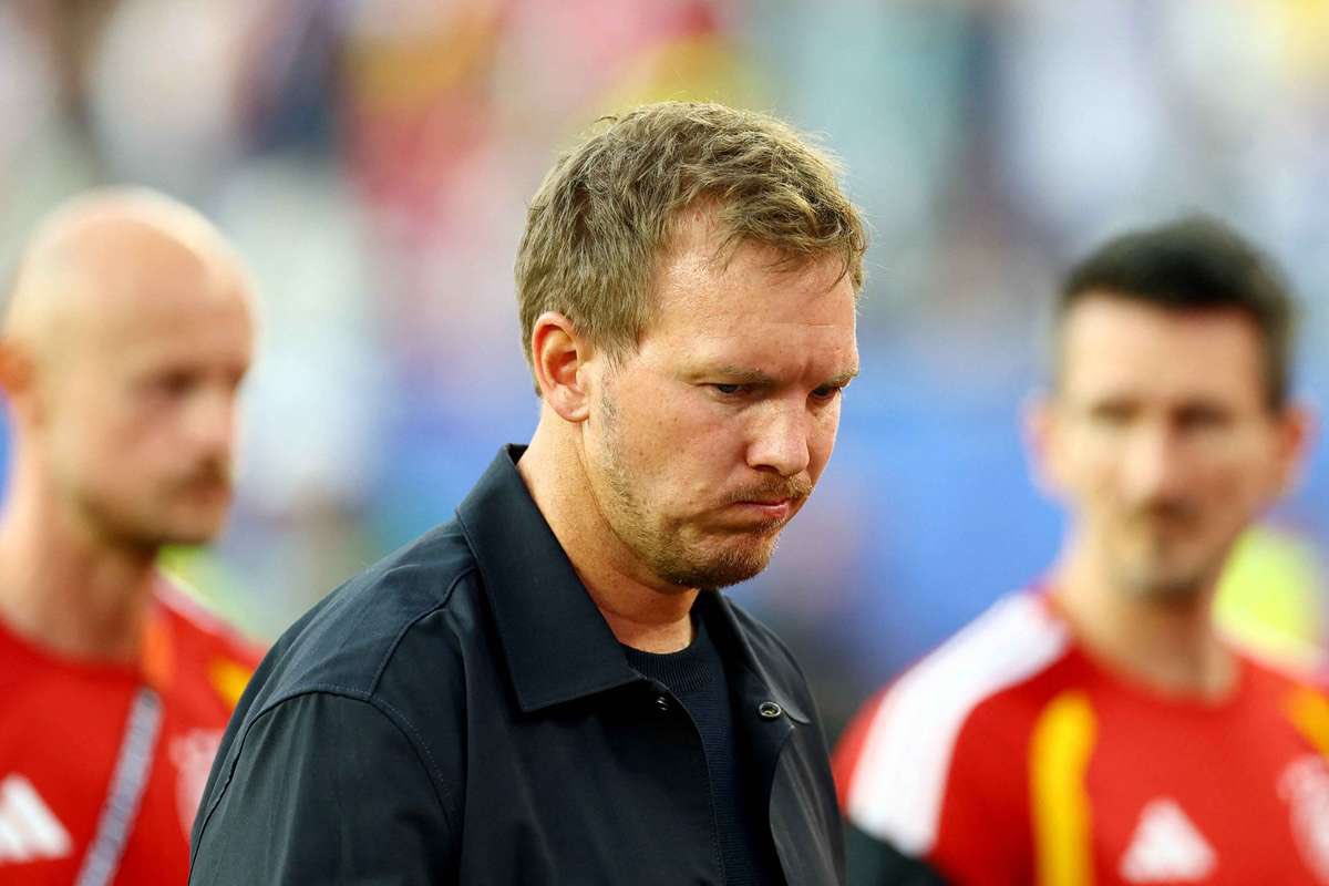 oxalisNichts's tweet photo. The German national team skips training using the 3-day sick rule, crashes out of the World Cup, and now the whole country has to bring a doctor's note for a sneeze. Collective punishment at its finest. 🇩🇪🤧⚽ https://t.co/oHaB8TBkzG