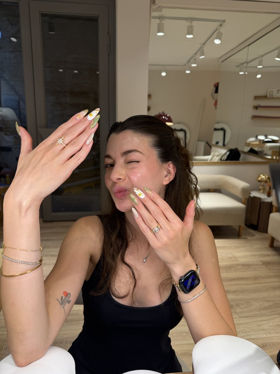 eylul_gursoz's tweet photo. Biricik stüdyomuza bekliyoruzz
📍 Elysa Nail Art Studio https://t.co/amWSVXmbn4