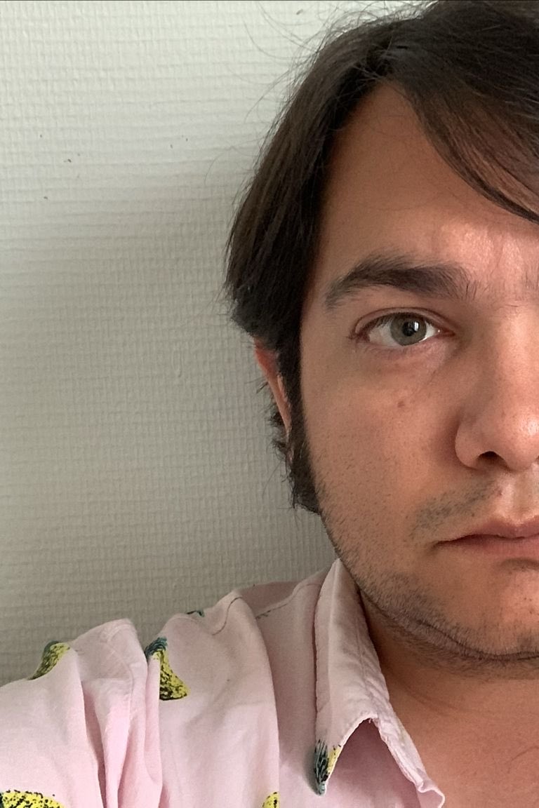 sebas_hero1995's tweet photo. @AndresRublev Así las traigo ahora. Pocos nos atrevemos a mantener la tradición. Hace unos meses en París casi me las cortan por accidente… Se pierden los valores. https://t.co/ZFYlM8fumy