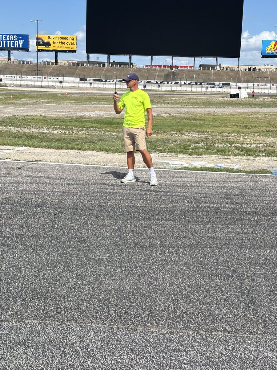 JCdad42x's tweet photo. @kimrorie8 I stand in it for 10hrs a day 

It’s 100 when I wake up and 100 when I go to bed here in North Texas https://t.co/eFuzgdQ8Rr